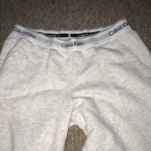 CALVIN KLEIN SWEATS😌